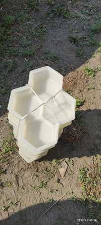 Продам форму для изготовления тротуарной плитки форма называется клено