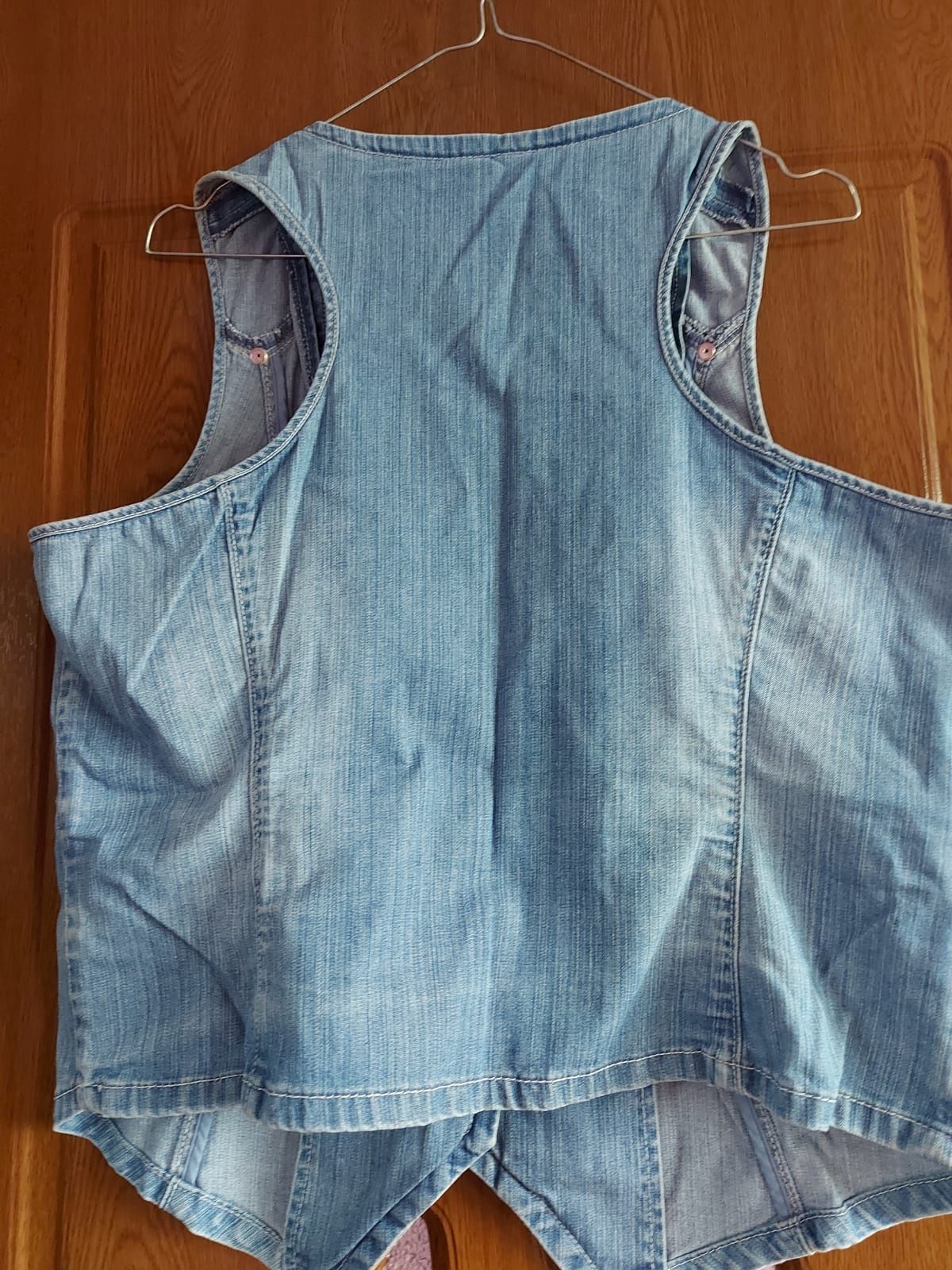 Vând Vestă Dama de Blugi Nouă Mărimea XL