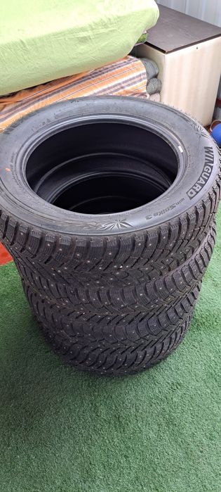 Резина 225/60/18 зимняя. Новая.