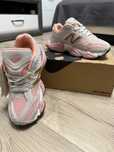 Adidasi New Balance 9060