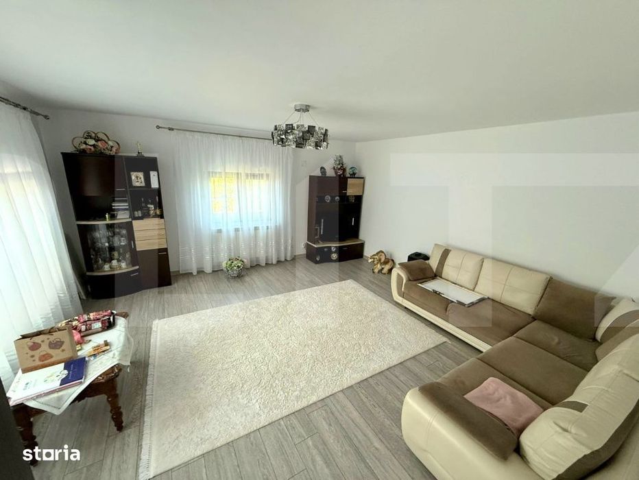 Casa spatioasa cu teren de 2100 mp si livada – Brehuiesti