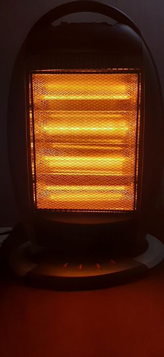 Vând radiator cu halogen