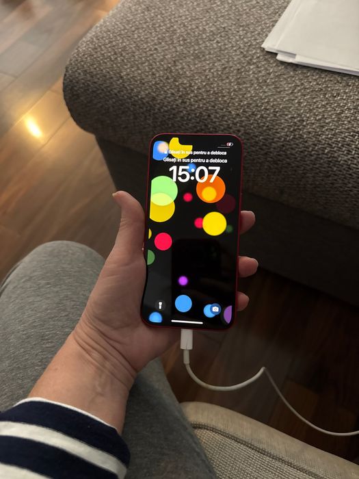 iPhone 13 roșu, cu încărcător, 128 GB