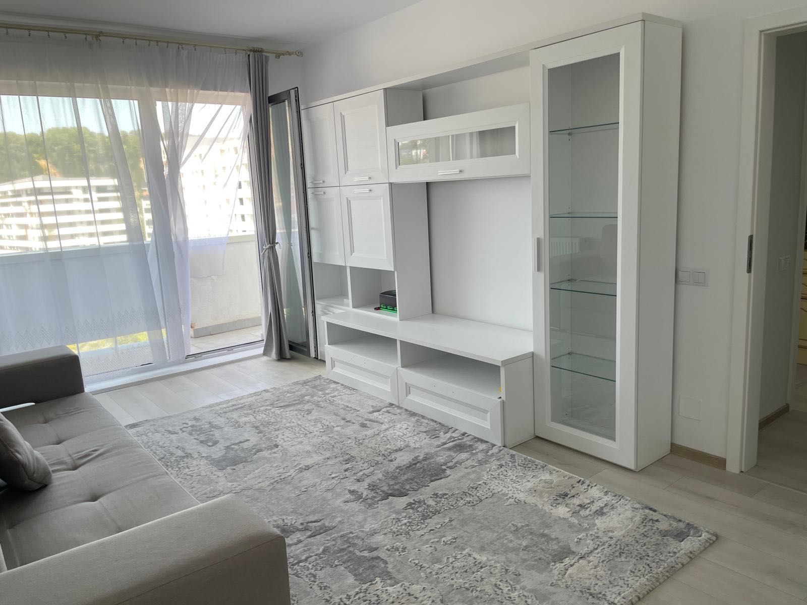Închiriez apartament