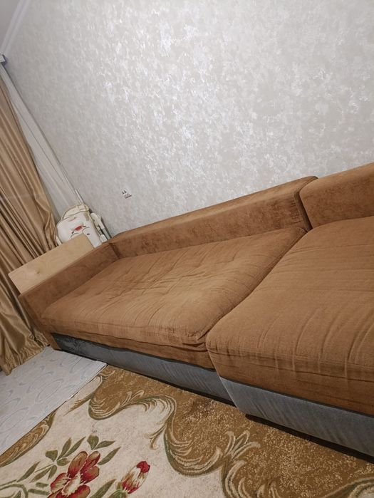 2 дивана по 2.5м. можно ставить г-образно или в линию.