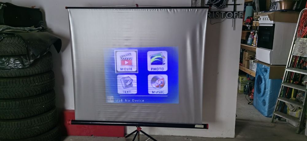 VideoProiector cu suport proiectie