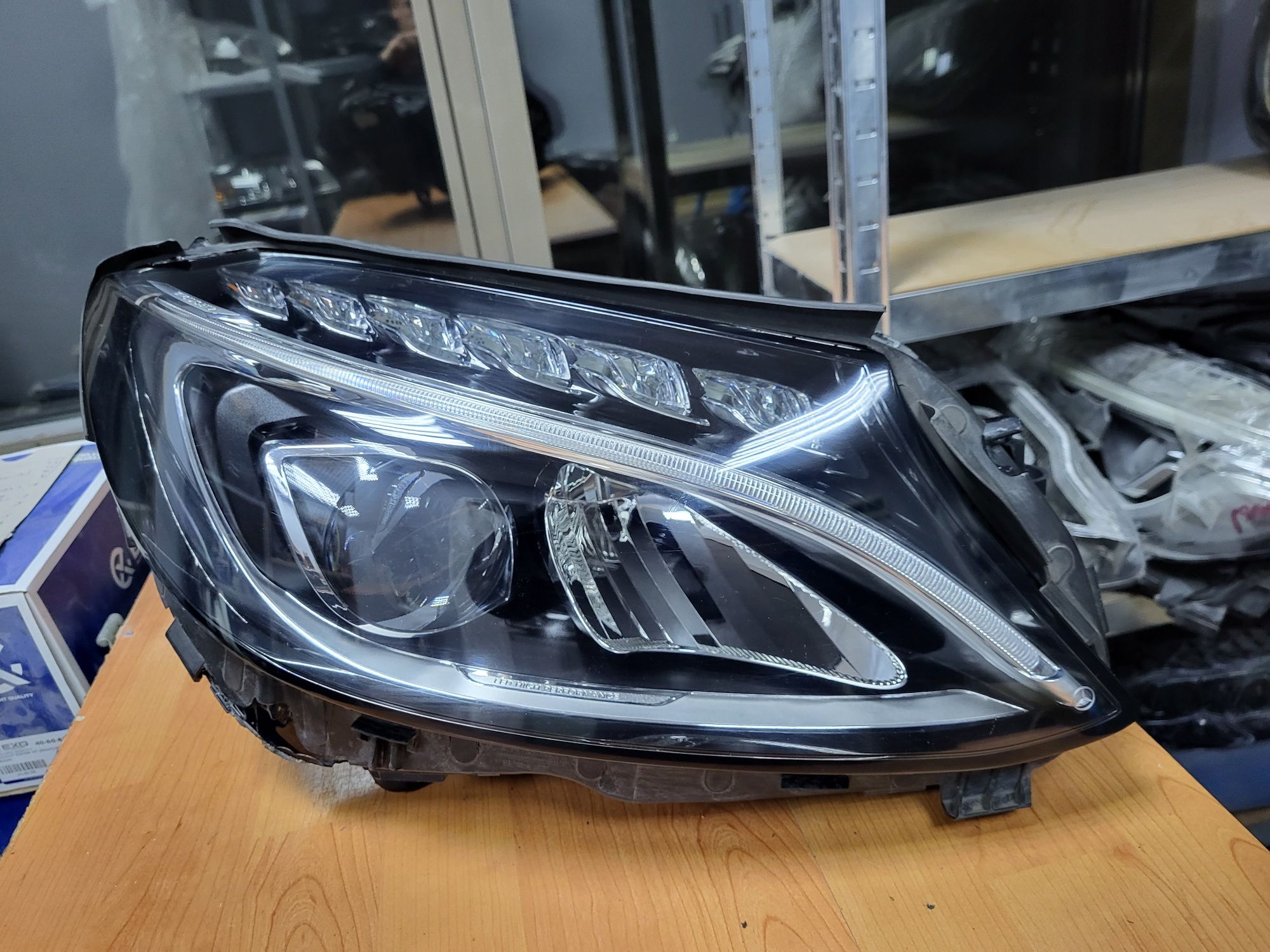 Десен фар Фарове Мерцедес W205 LED High Performance  Mercedes 205