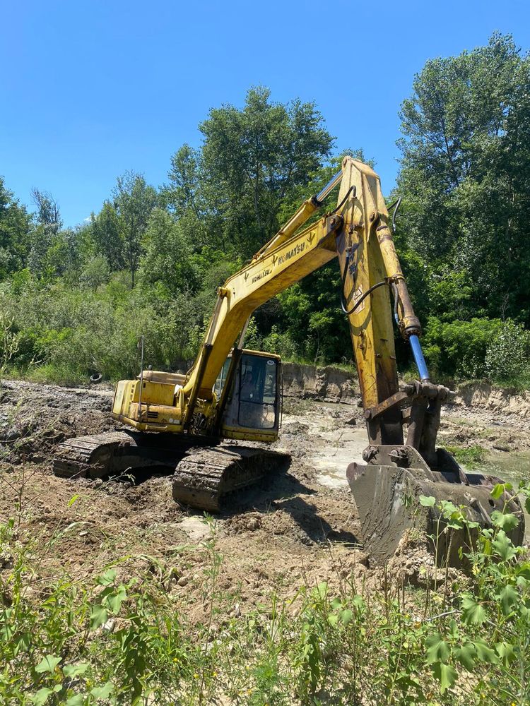 Excavtor komatsu pc210