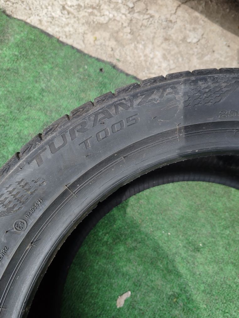 255 45 18 vara Bridgestone