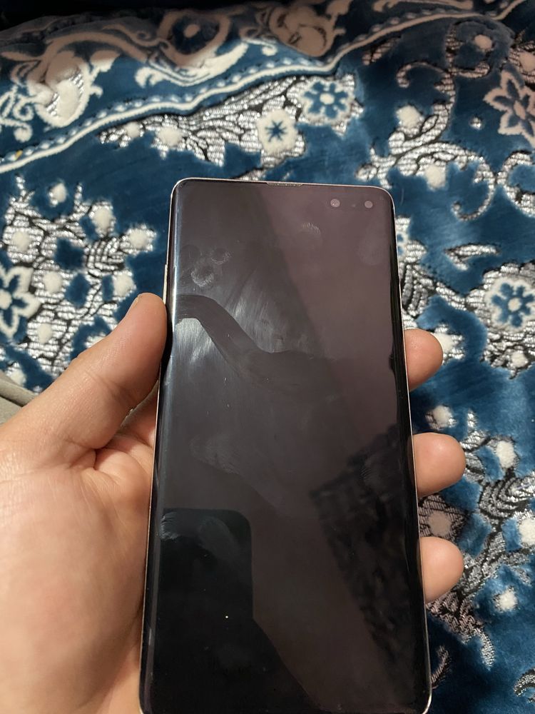 Samsung S 10 5G ideal holatda turibdi oladiganla tel qilsin