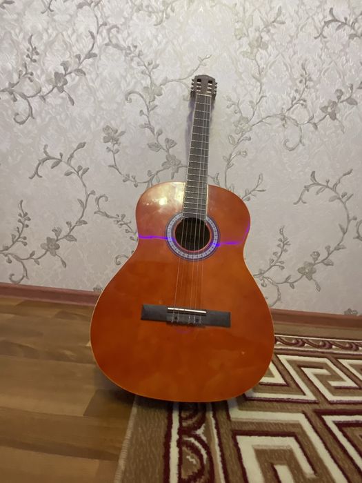 Gitara Model: SAR- 39. Made in P. R.C