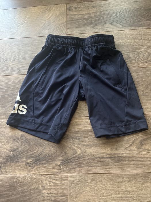 Adidas Pantaloni scurti   baieti 7-8 y