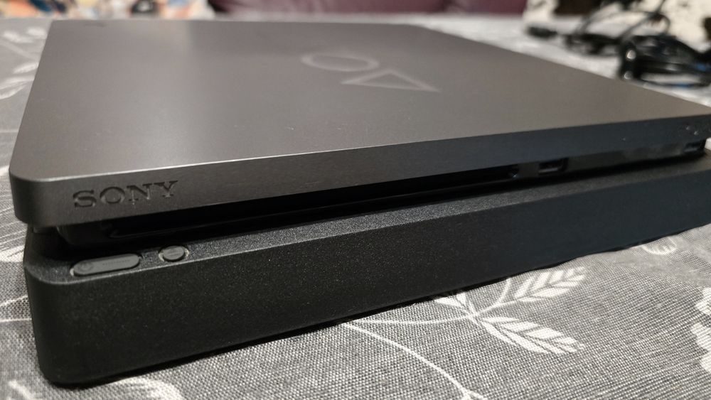 PlayStation 4 1TB Days of Play Limited