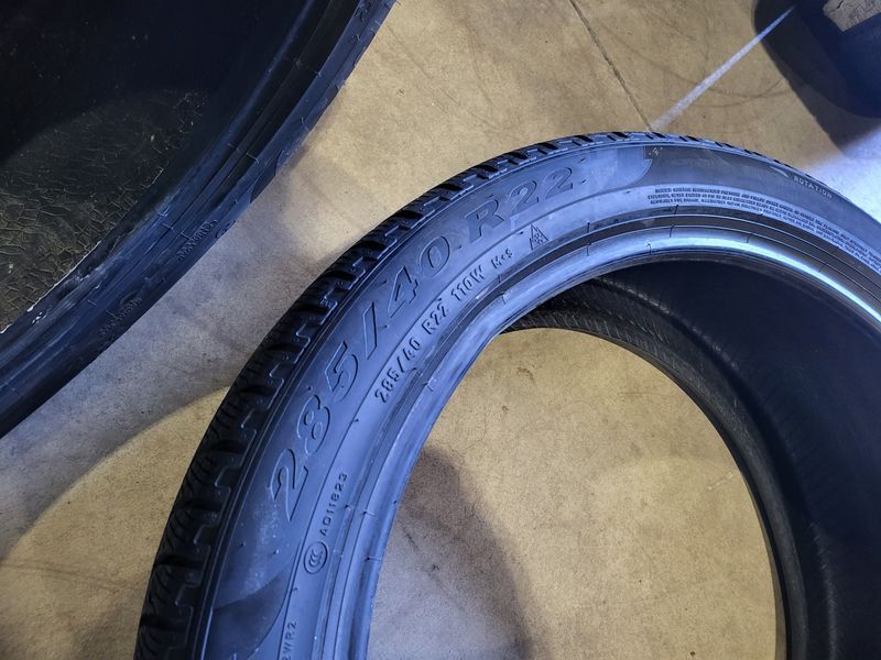 325/35/22//285/40/22 PIRELLI