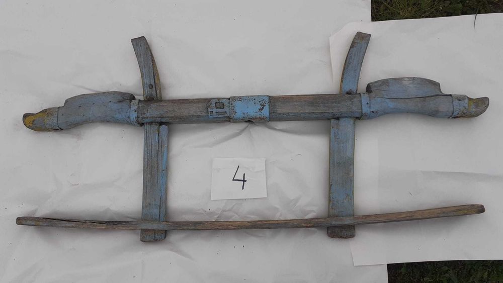 Jug din lemn pentru boi si pieptan (ragila) pentru canepa