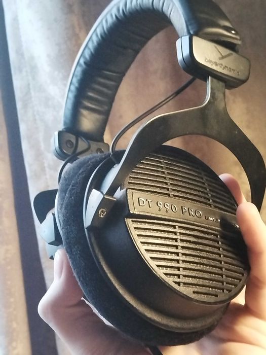 Срочно продам ! Студийные наушники Beyerdynamic DT990 PRO 250ohm черны