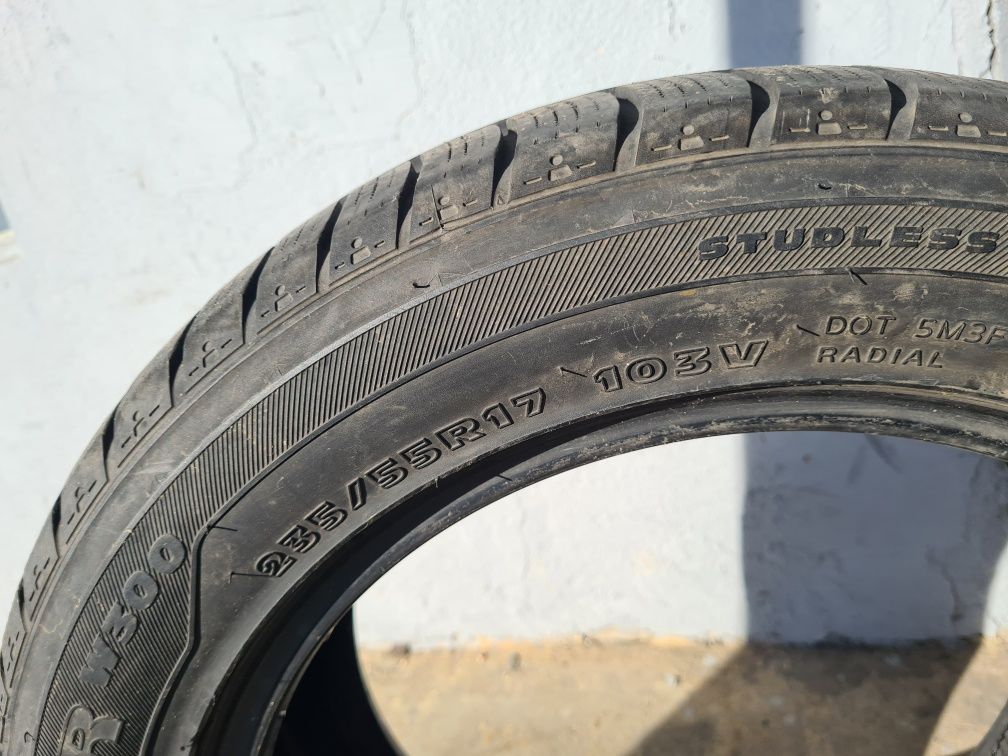 4 бр. зимни гуми 235/55/17 Hankook 5-6 mm DOT 3208