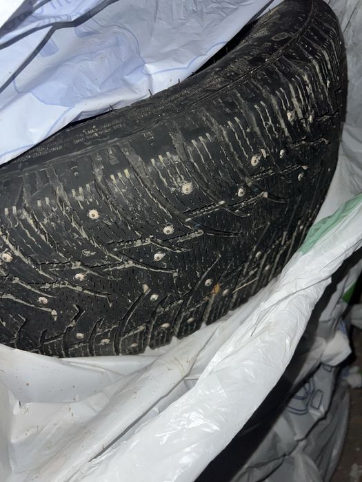 Продам зимнюю шипованную резину 225/50/17