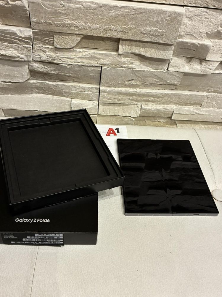 КАТО НОВ Samsung Z Fold 6 Silver 512GB 5G 24м. ГАРАНЦИЯ ПОДАРЪЦИ