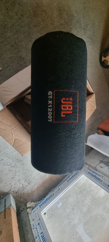 Subwoofer +stație JBL Achiziționate de NOI