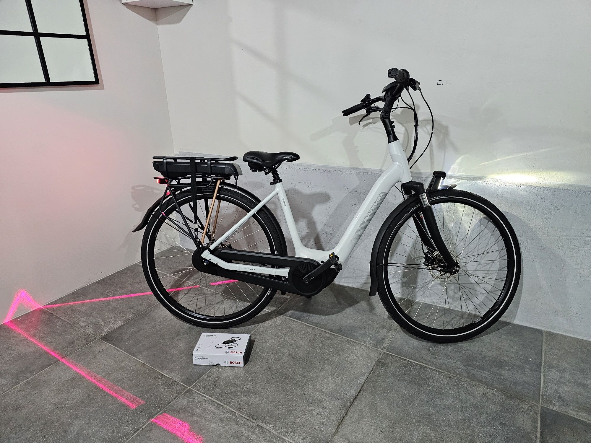 bicicleta electrica BATAVUS finez-e go 2020, 197km, oraș treking