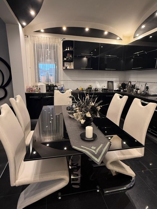 vand masa cu scaune la pretul de 1500 de lei