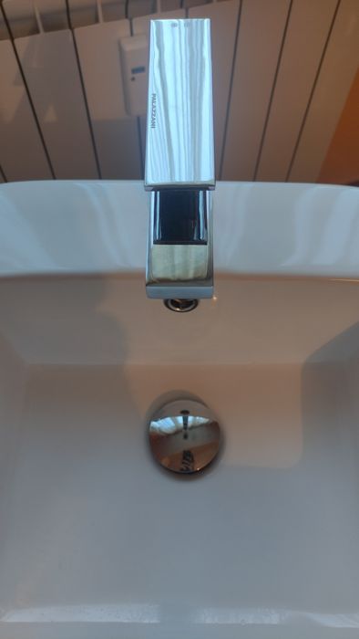 Стояща мивка Arena и батерия