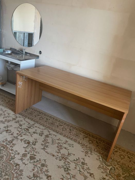 Распродажа Столы 2 шт прямоугольный 2:1 и угловой в отличном состоянии