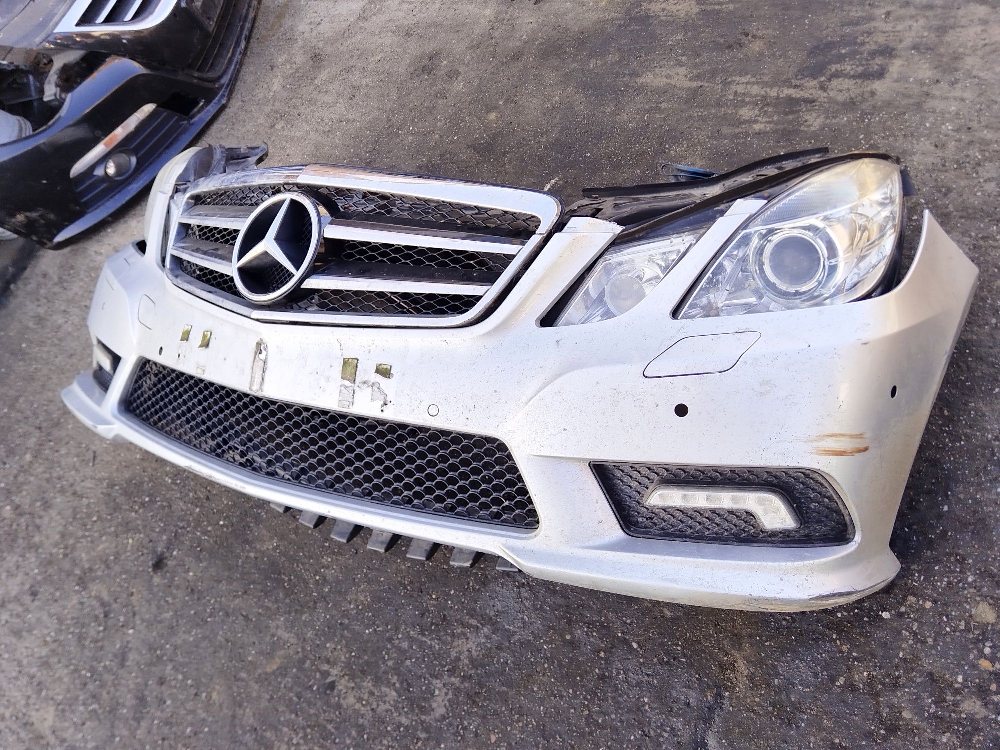 Fata completa Mercedes E-Class W212 FL ( Bara/Far XENON/Capota/aripa )