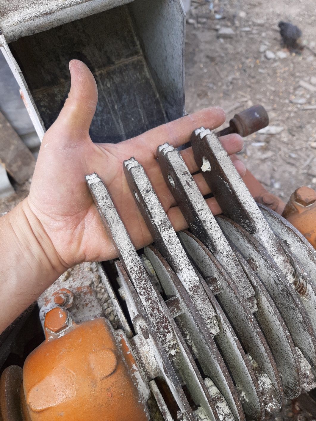 Vand moara cu ciocanele dupa tractor