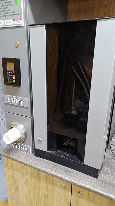 Продаю кофейный вендинговый автомат недорого