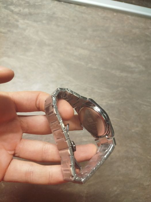 Часовник цвят тюркоаз