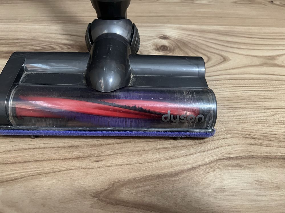 Вертикална прахосмукачка Dyson V6
