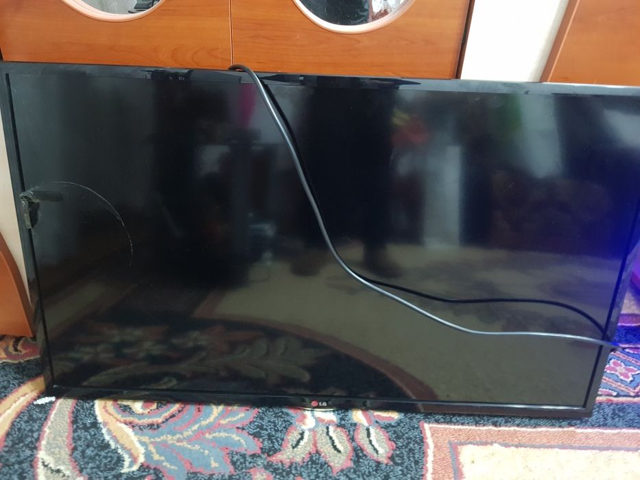 Dezmembrez Lg 107 cm defect