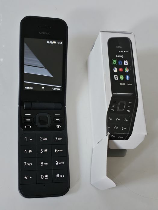 мобилен телефон Nokia 2720 Flip и слушалки Nokia Active WH-501