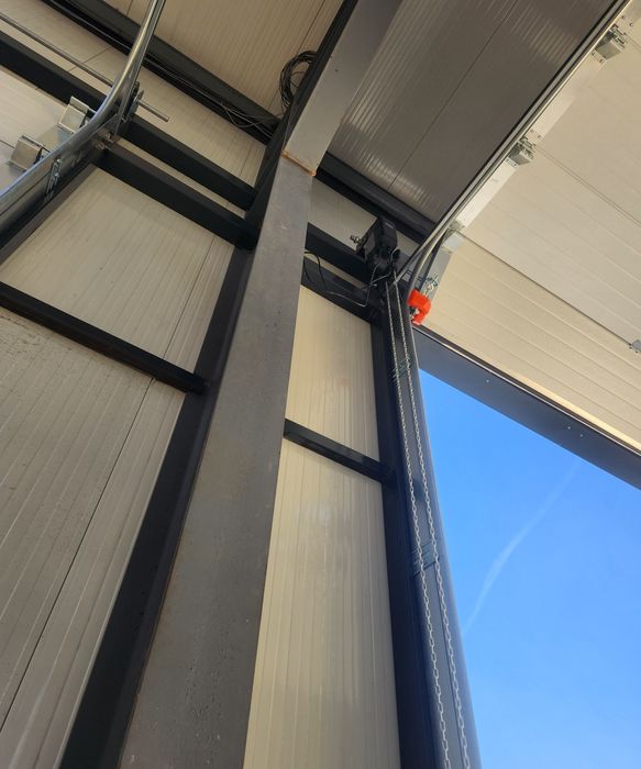 Usi de garaj/usi secționale/ usa industriala/ porți de garaj/ usi