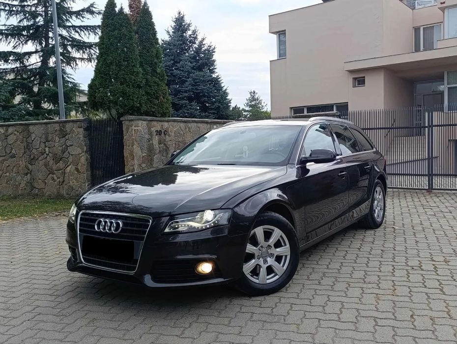 Audi A4 B8 Exclusive 2.0 TDi 143 Cp 2011 Rate sau Cash