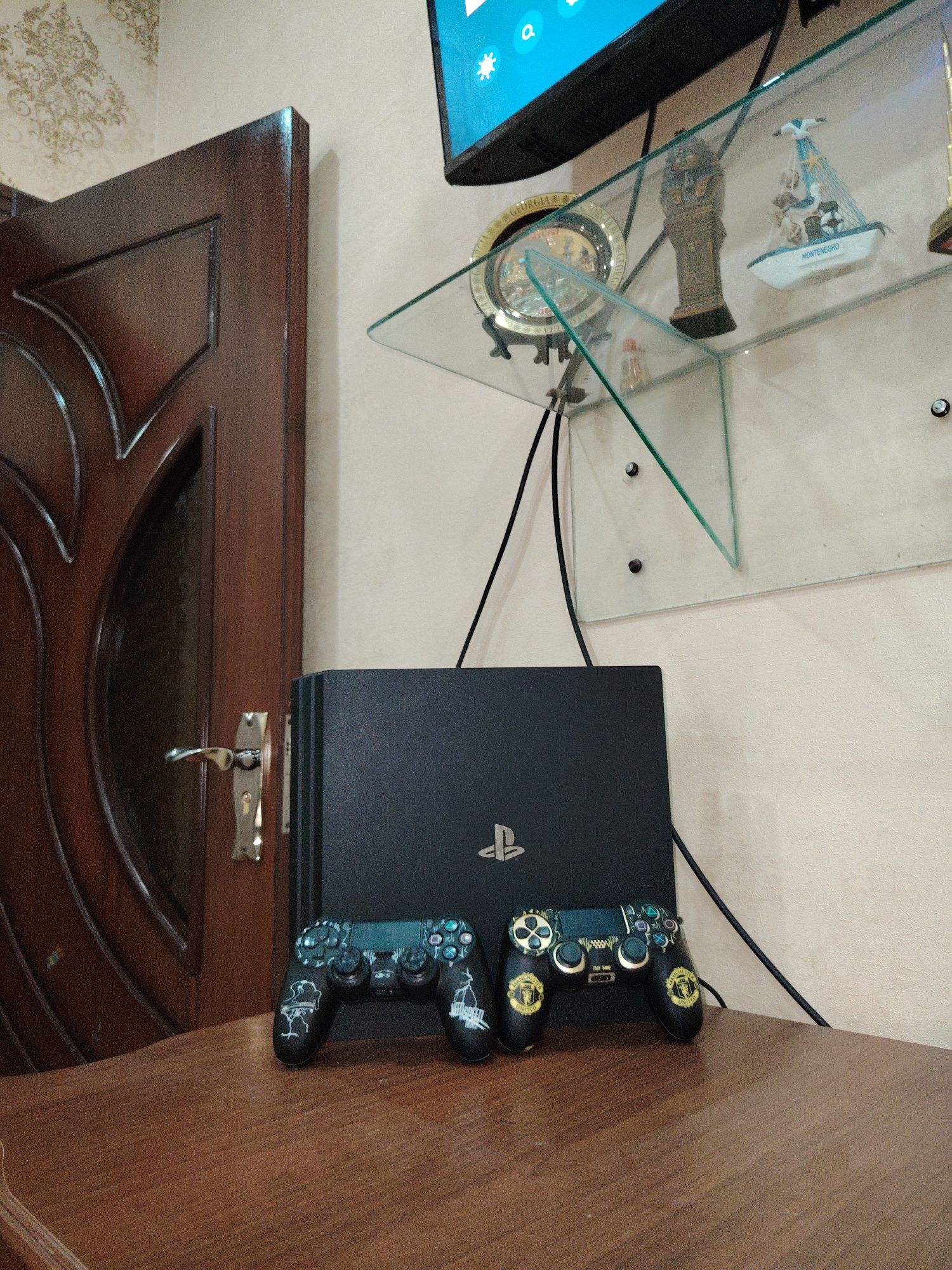 PS 4PRO hotirasi  2TR 3PULT