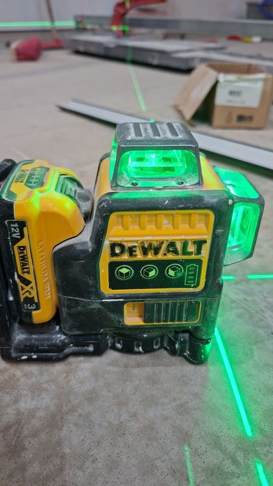 Vând nivela cu laser Dewalt 360'