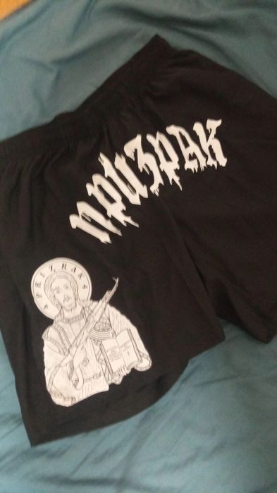 Призрак къси панталони