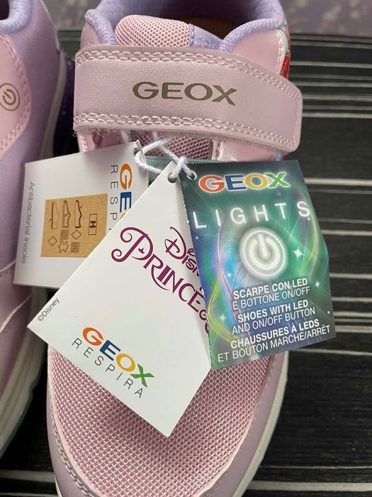 Светещи маратонки Ариел, Geox