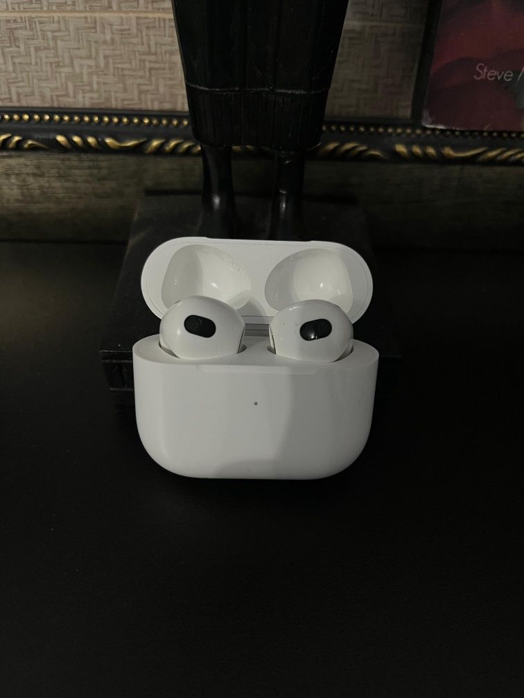Продам AirPods 3