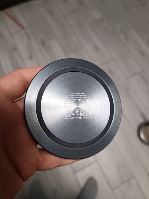 Încărcător wireless Bang& Olufsen Beoplay charging pad