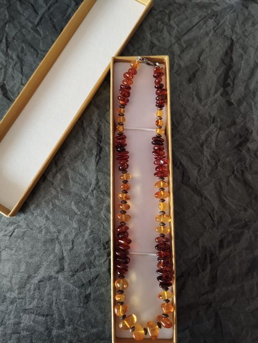 Продам ожерелье янтарь натуральный