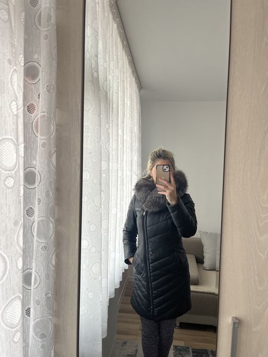 Vand geaca de  piele cu guler de vulpe noua