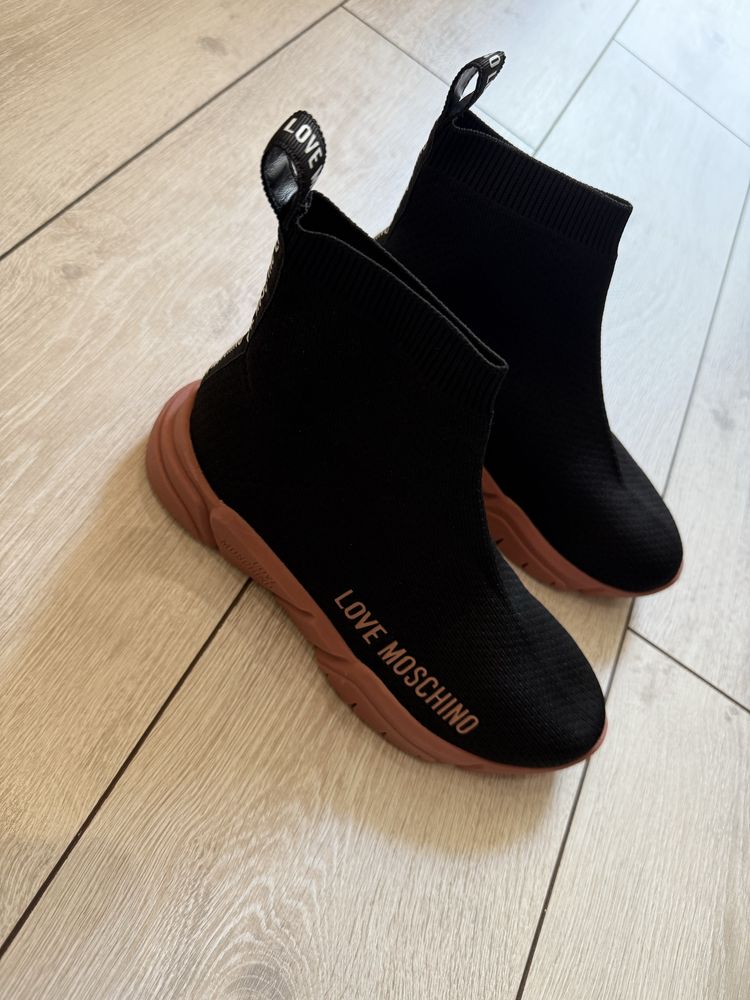 Love moschino маратонки