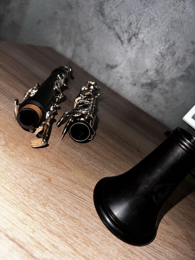 vând clarinet stare excelenta pret usor negociabil