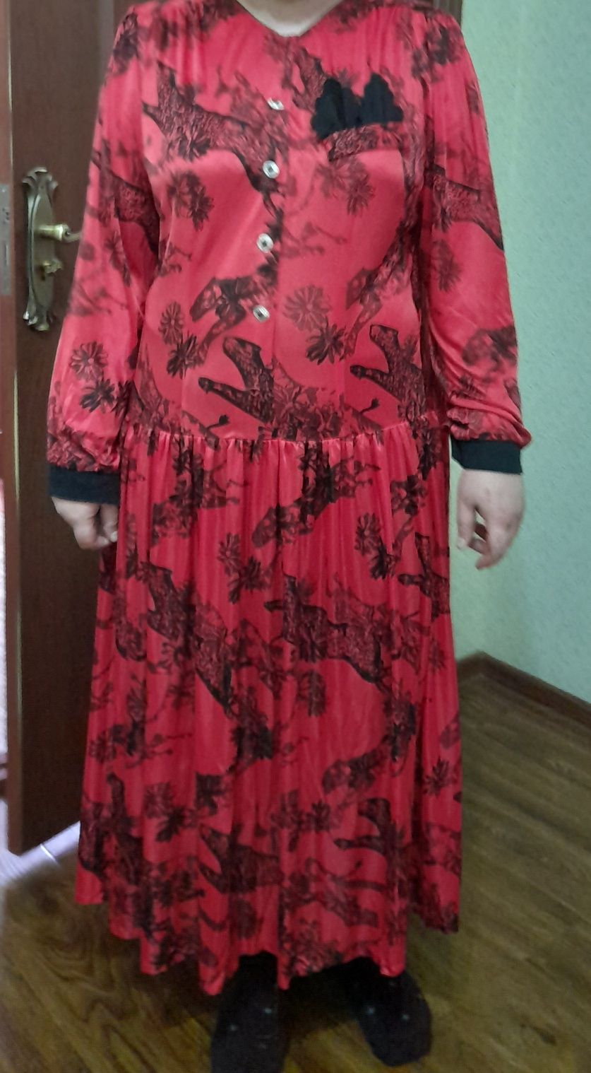 Продам платье для женщины