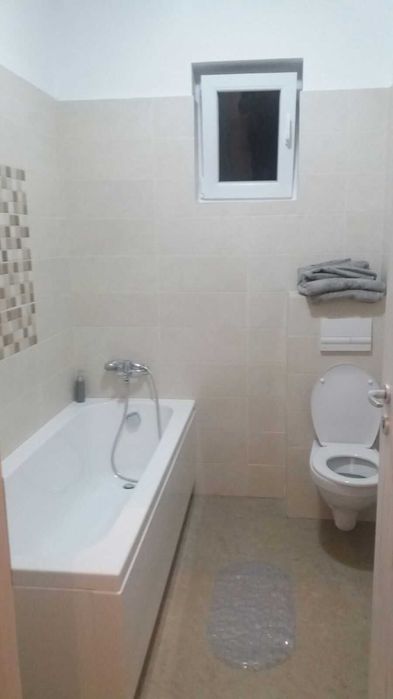 Inchiriez apartament cu 3 camere in Ghimbav