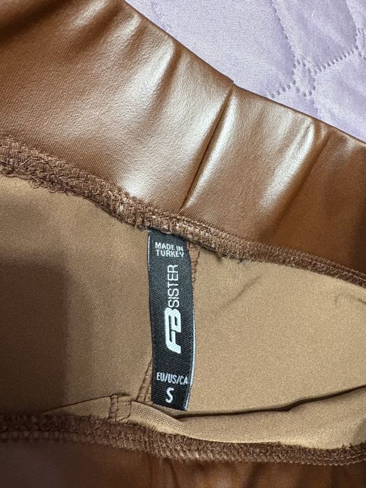 Кафяв кожен клин